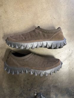 Salomon contagrip slip on sz9.5