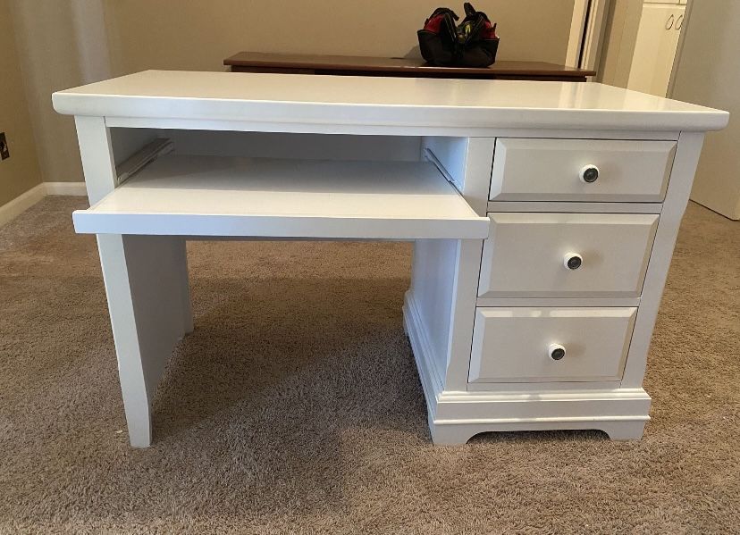 White Desk 