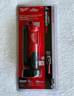 Milwaukee 550 Lumens LED REDLITHIUM USB Stick Light with Magnet