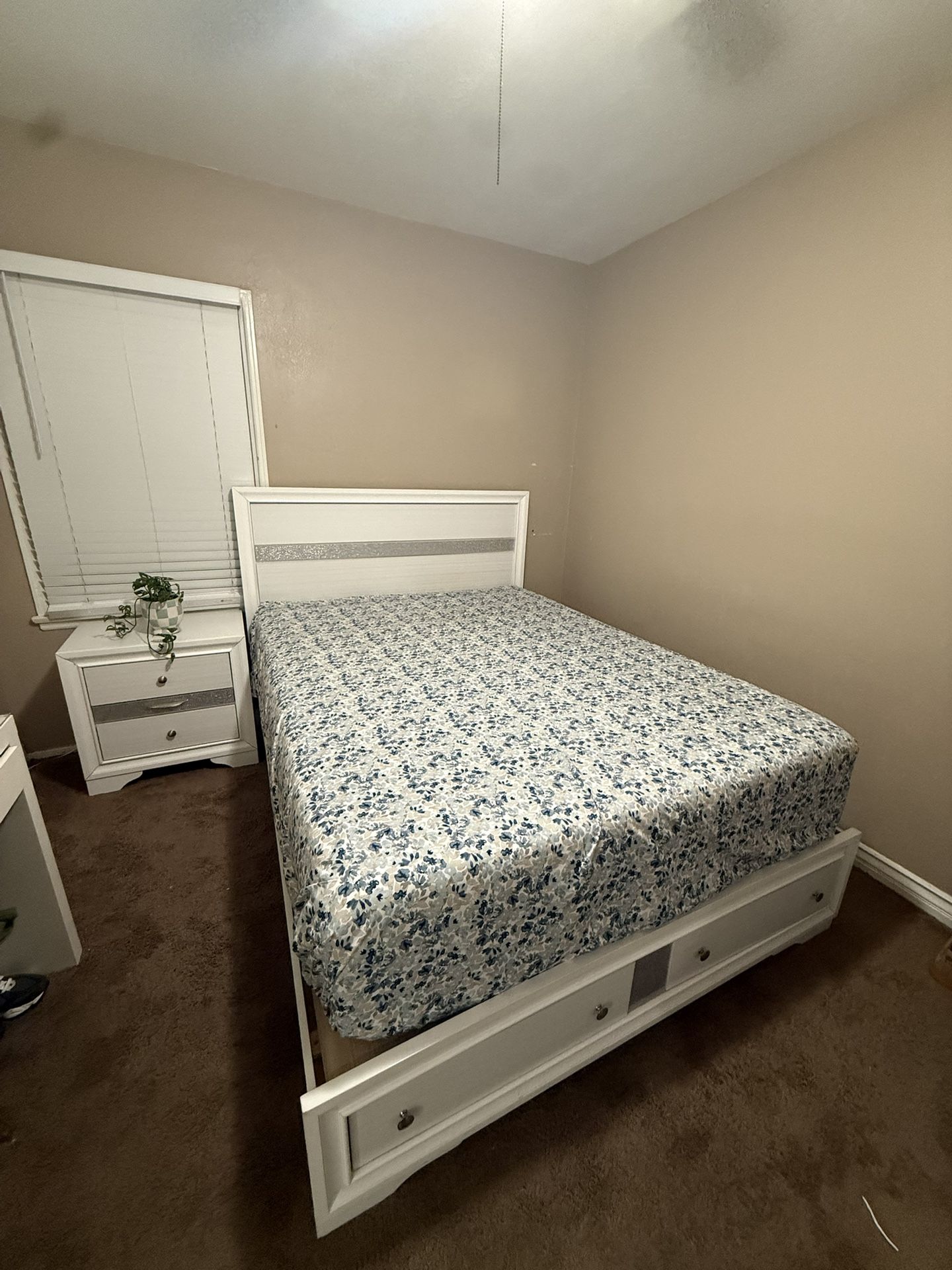 Three Piece Bedroom Set Queen