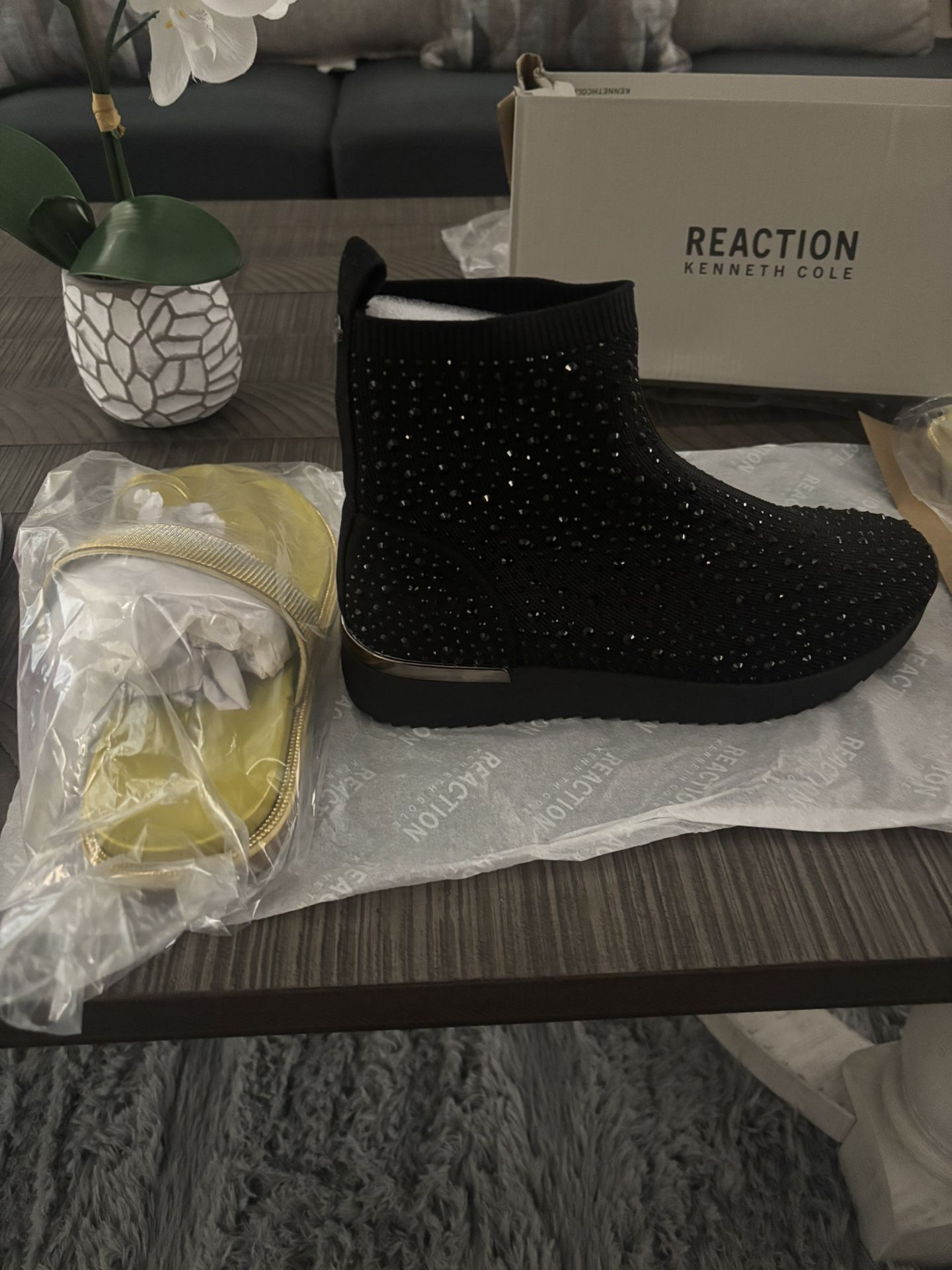 Kenneth Cole Sandals And Boots