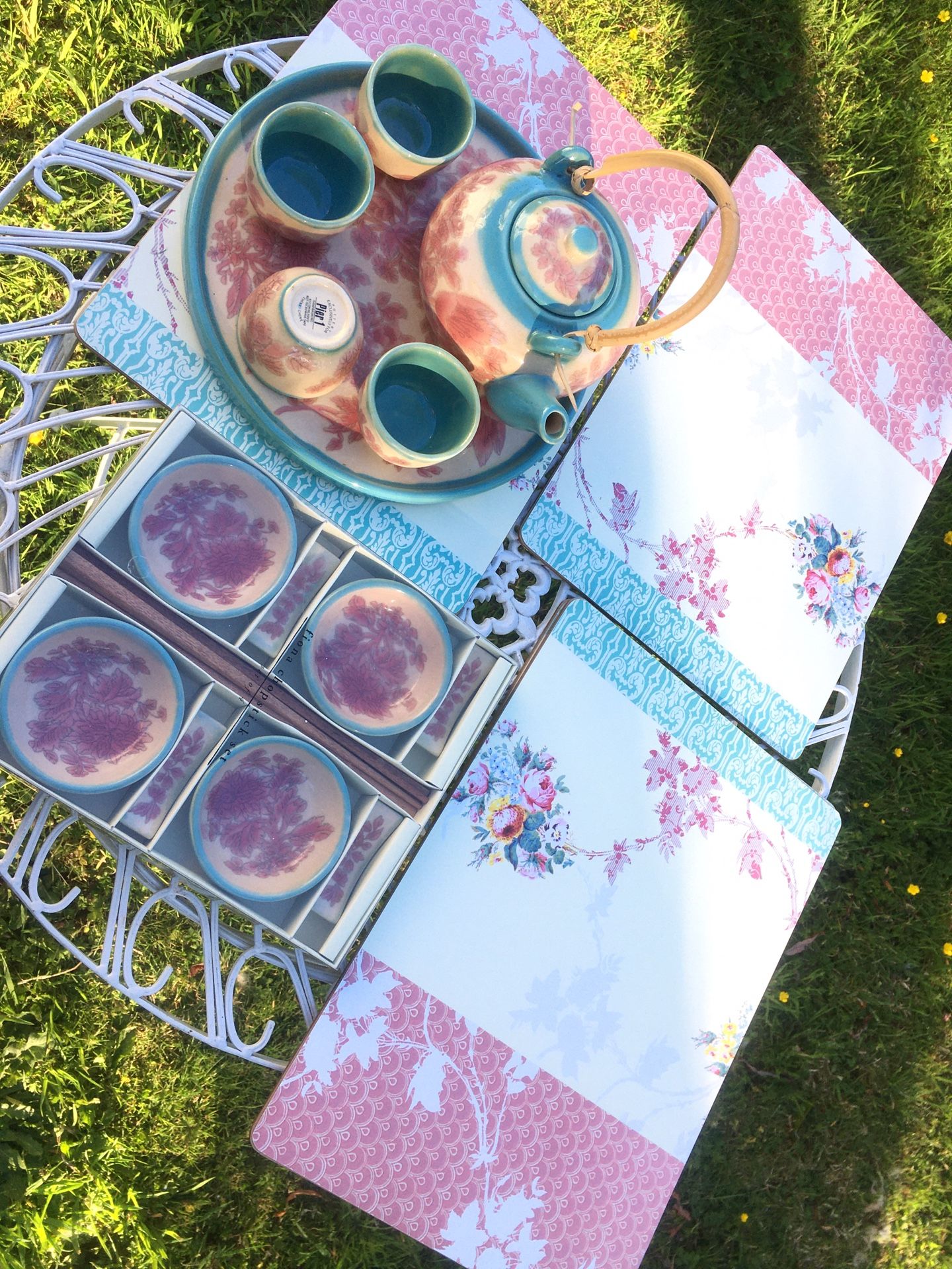 Asian inspired tea and sushi set with placemats Turquoise & Pink