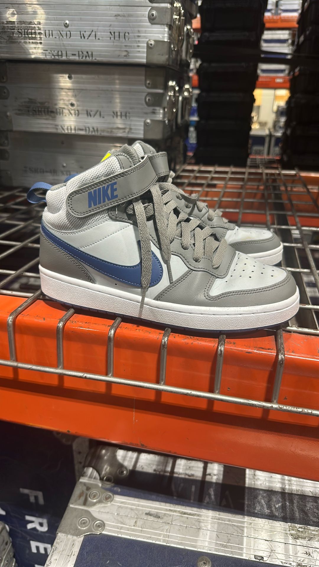 6.5y Nike Grey/Blue Basketball Shoe