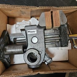 Gunsmithing Vice NEW in box with Oak jaws