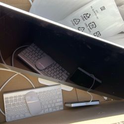 Apple Mac With Keyboard Mouse And  USB Drive