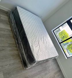 Queen mattress whit box spring - Colchón Queen con su box