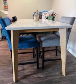 Vendo comedor con sus 4 cillas buen estado