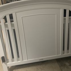 White Child’s Bed  / Like Brand New 