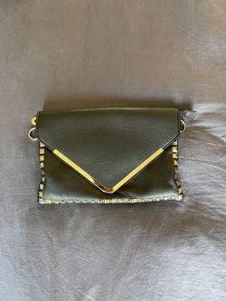 WOMEN’S STUDDED PURSE 