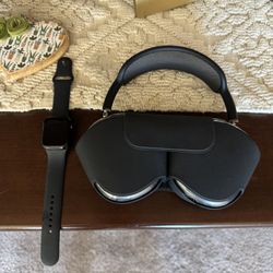 Apple AirPods Max + Apple Watch SE Bundle - $550 (Great Condition!)
