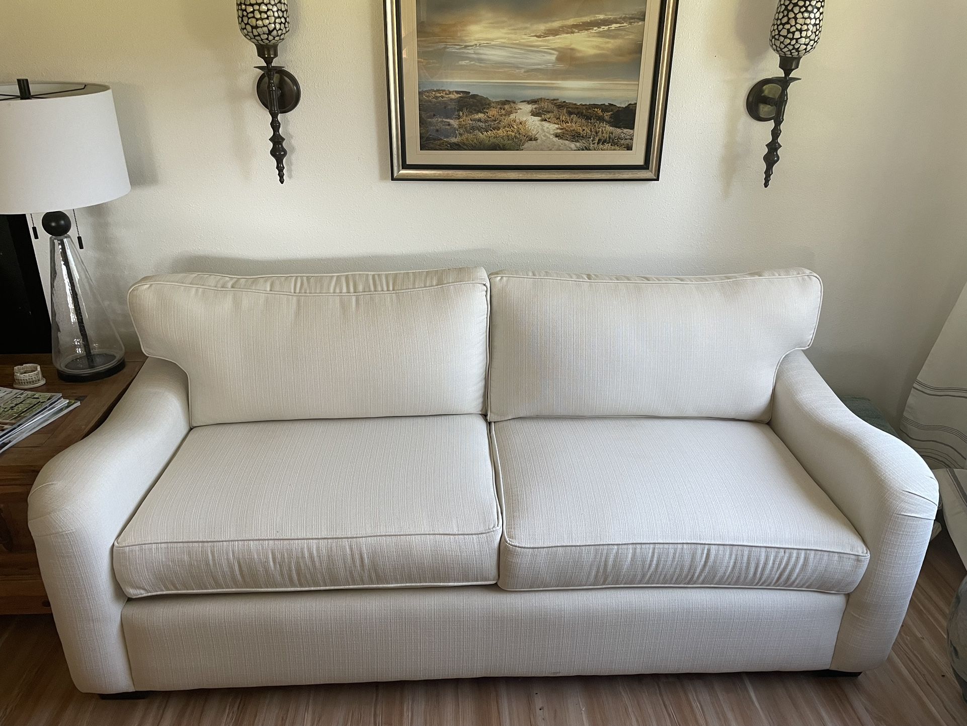 Couch. for Sale in Quartz Hill, CA OfferUp
