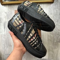 Burberry Black Conver