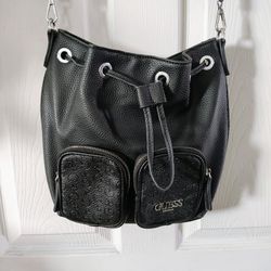 GUESS BUCKET BAG 
