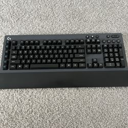 Wireless Logitech Gaming Keyboard