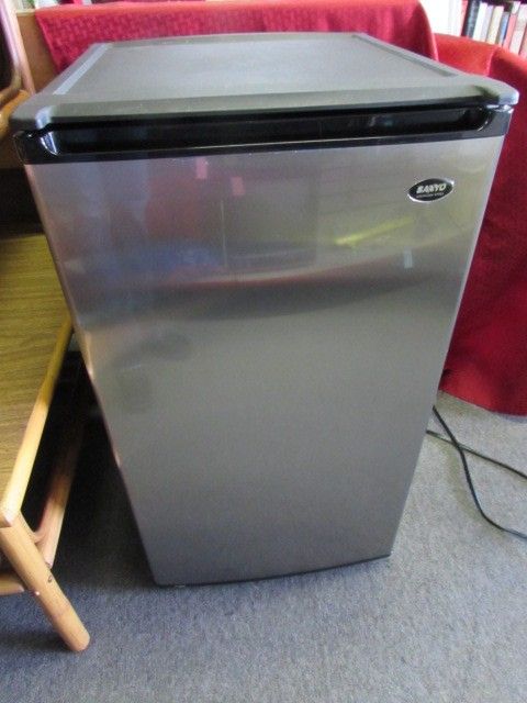 Sanyo Mini Fridge 