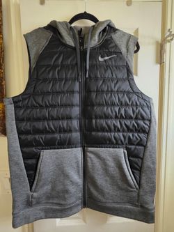 New Nike vest w/ hood  Size large
