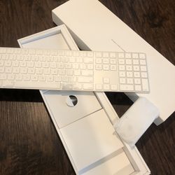 Apple Magic Keyboard with Numeric Keypad and Mouse READ DESCRIPTION PICK UP ONLY 👉FIRM ON PRICE👈💲100 FOR BOTH CASH 💰 ONLY NO LESS 