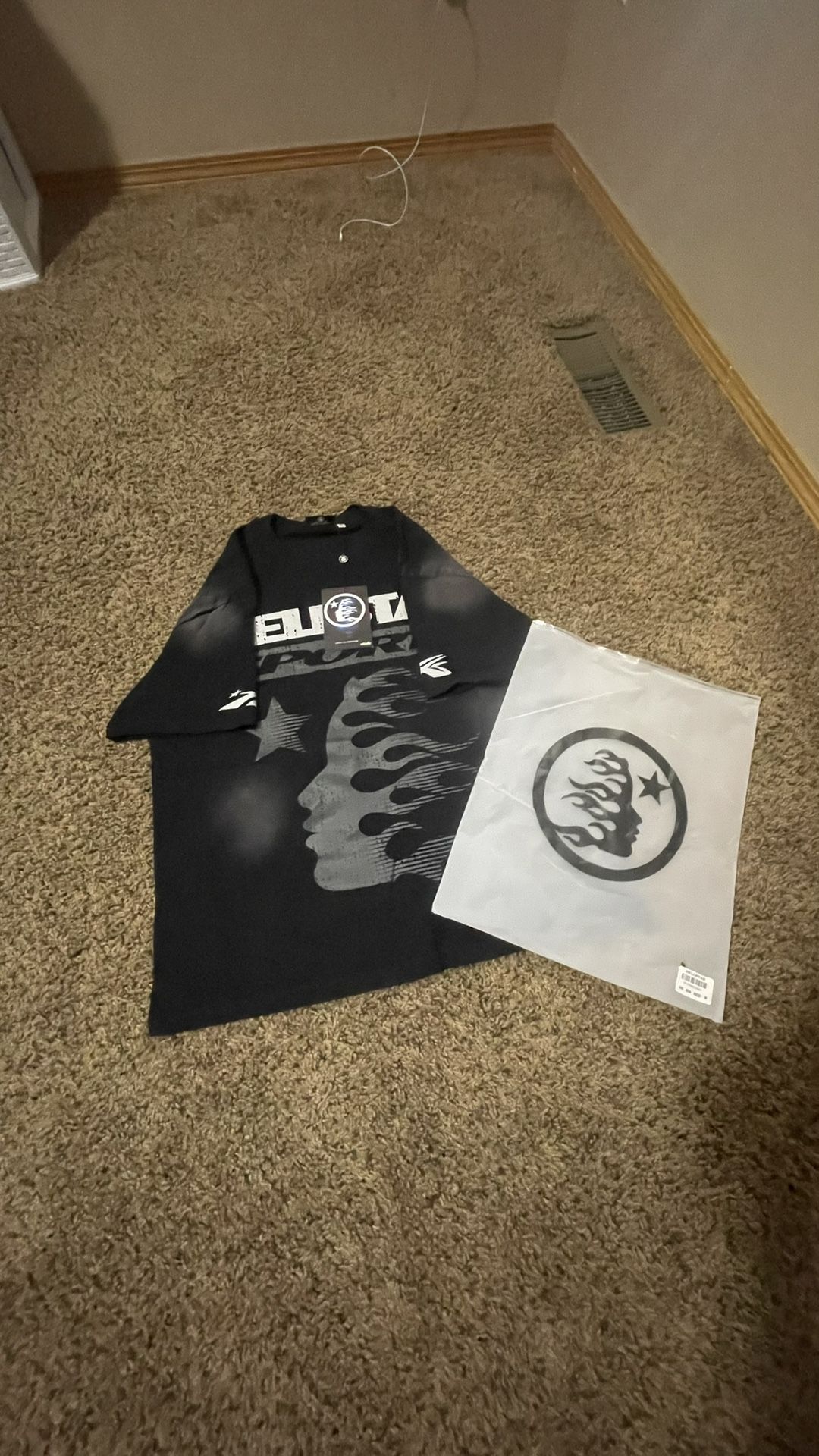 HellStar Online T-Shirt (80$) - (medium)