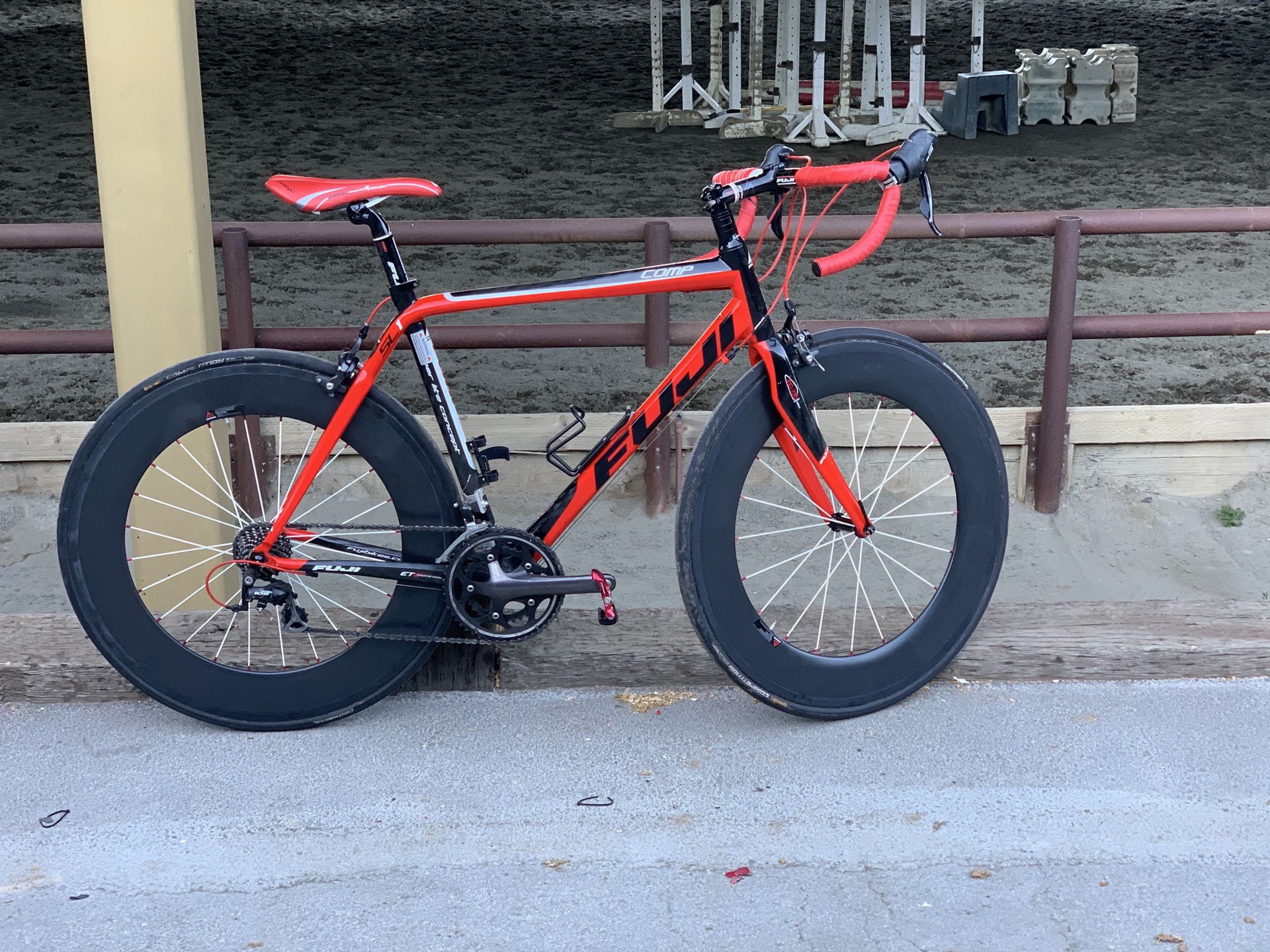 Fuji road bike full fiber carbon 54cm perfect conditions