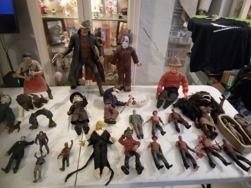 COLLECTIBLES ACTION FIGURES AND OTHER THINGS