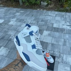 Jordan 4 (Military Blue)