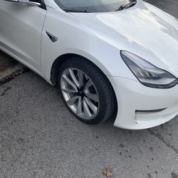 Selling 19 inch rims Tesla model three Brand New have receipts paid 2900 selling for 1500