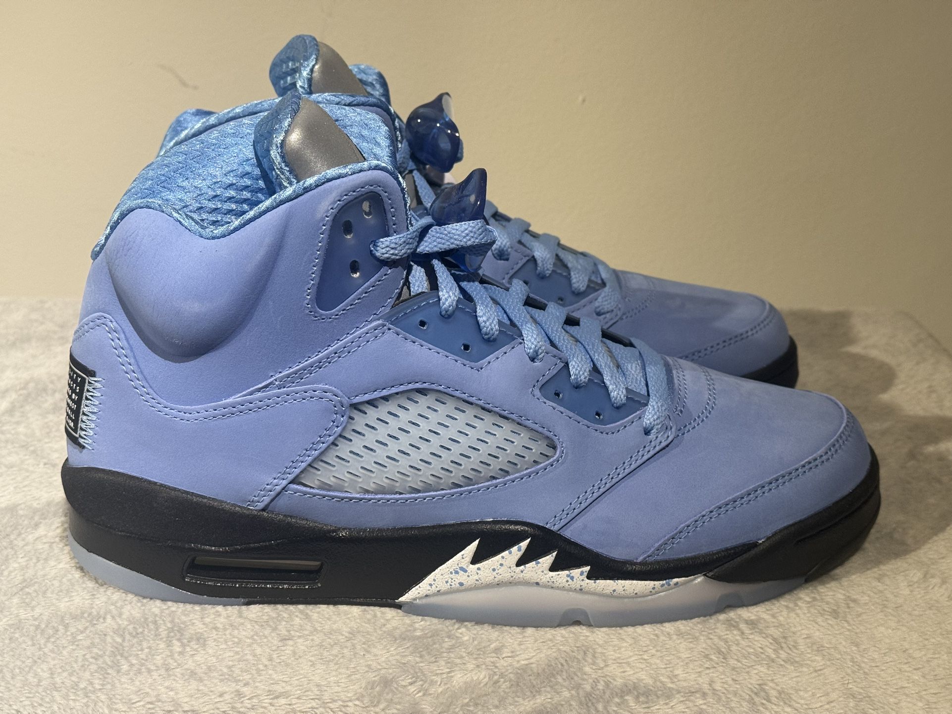 Air Jordan 5 Retro SE UNC Size 10.5 • Deadstock / Brand New Style Code: DV1310-401