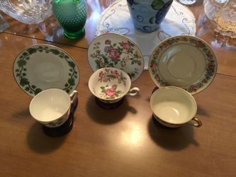 Tea cup and saucer group