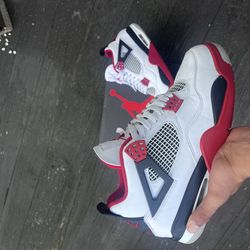Jordan 4 fire red sz 11