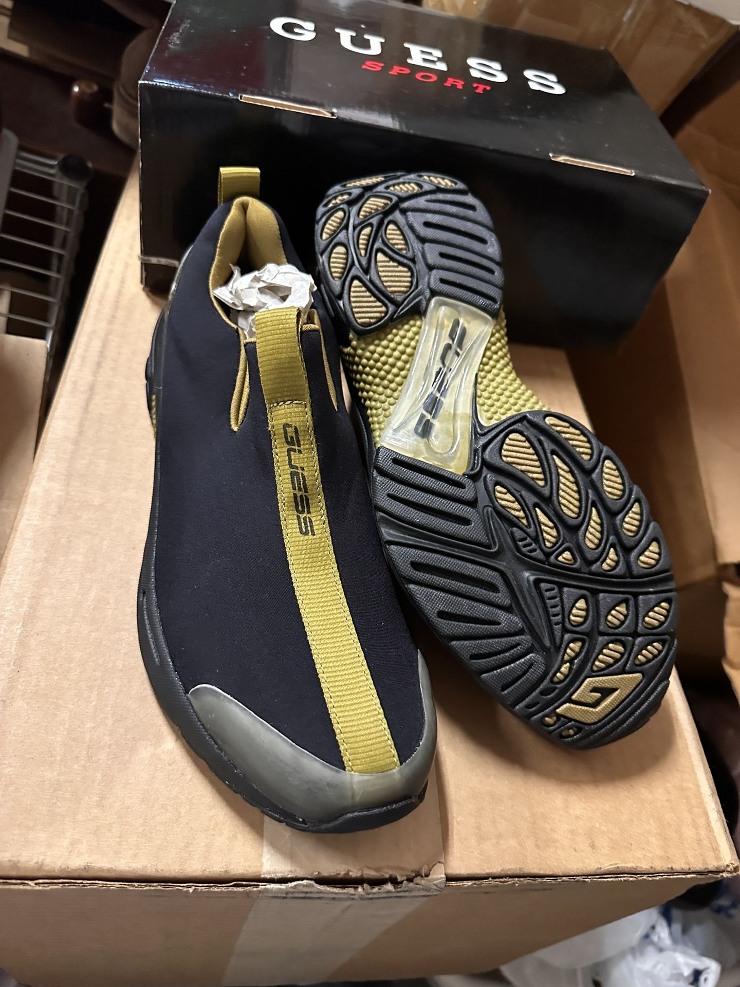 Guess Men Shoes Size 9 NEW