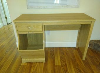 Desk With Chair