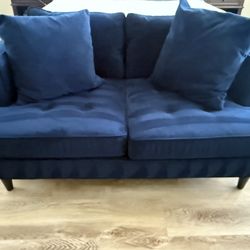 Beautiful Velvet Blue Loveseat With Ottoman. 