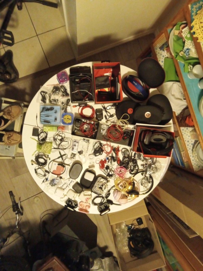Earbuds Headphones Audio Lot