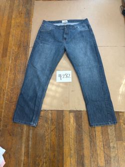 Colours by Alexander Julian men's blue denim jeans featuring a classic five-pocket design, a size of 40x32