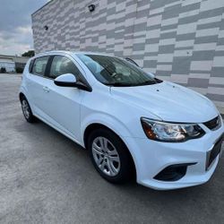 2017 Chevrolet Sonic · LT Hatchback 4D perfectas Condiciones