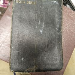 1957 HOLY BIBLE..PUBLISHED IN GREAT BRITAIN 