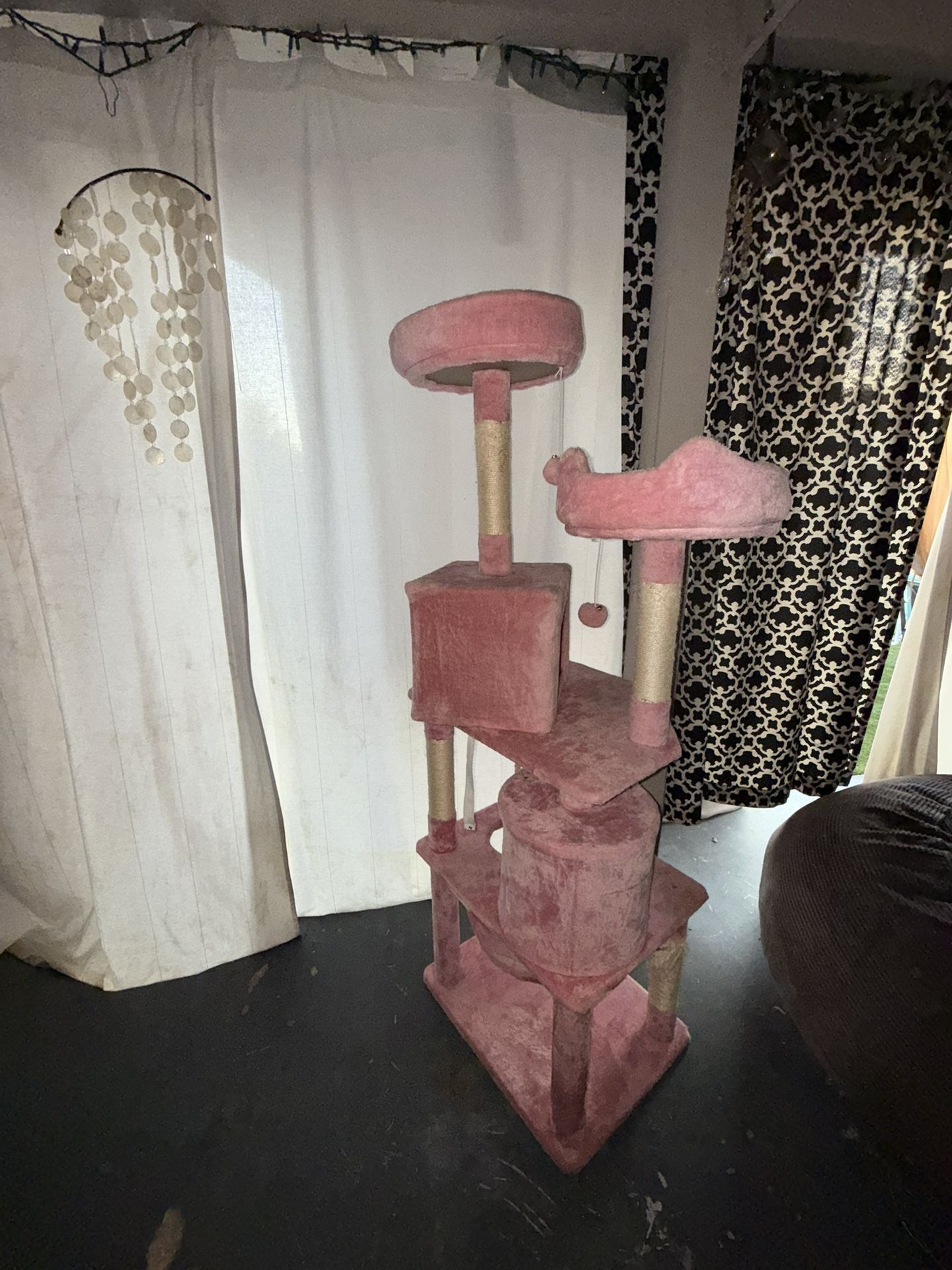 CAT   TOWER   PINK   6 FT.