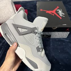 Air Jordan 4 Light Grey