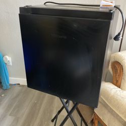 1.7 Cu Ft Mini Fridge Compact Refrigerator DJ Brown