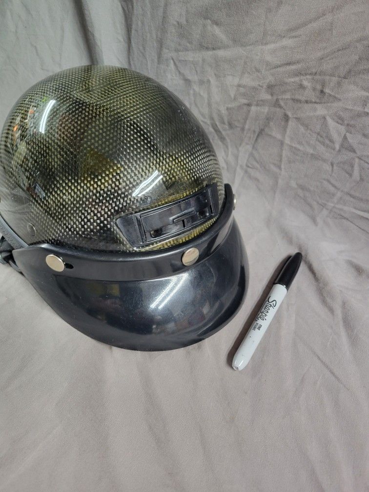 Carbon Fiber Style Motorcycle/Scooter Helmut With Visor