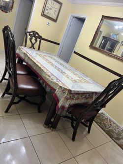 Dinning Table With Four Leather Chairs