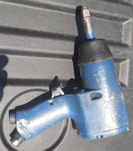 Central Pneumatic 1/2 Inch Impact Wrench
