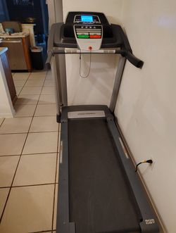 2022 Pro-Form 505 CST Treadmill Moderately Used with Built-In Speakers - Galveston, TX