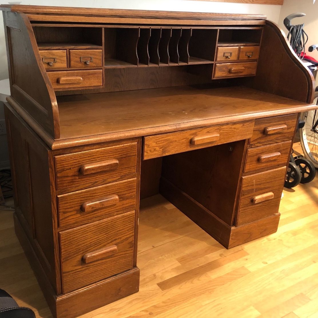 Vintage Beautiful American 40-50” Oak Crest S Curved Golden Oak Executive Roll Top Desk