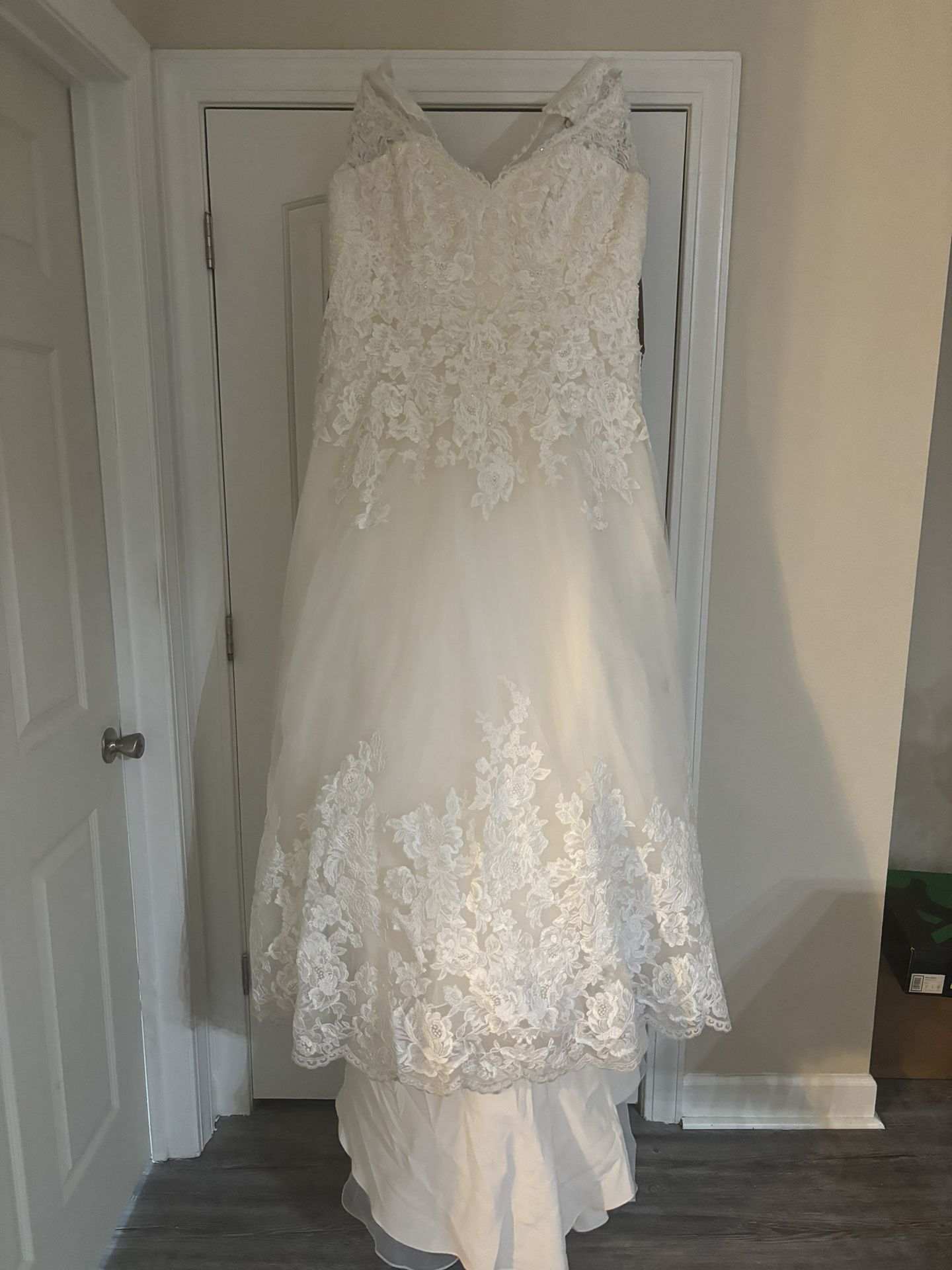 David’s Bridal Ivory Wedding Dress