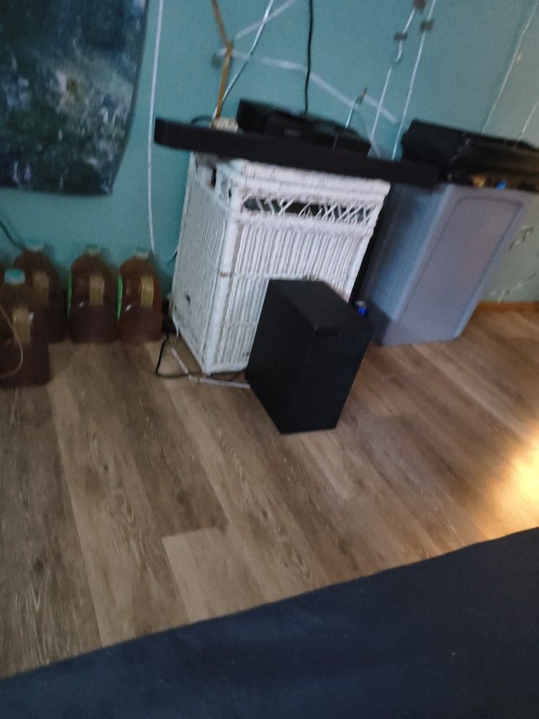 Samsung Sound Bar Very Loud And Bumping Bass And It Is Brand New And Has Remote Too Price Is Firm No Negotiation Considered