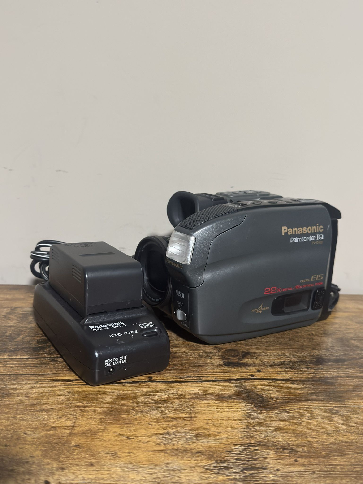 Panasonic Palmcorder IQ PV-D406 VHS-C Camcorder with Battery and charger*TESTED*
