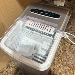 Insignia Portable Ice Maker 