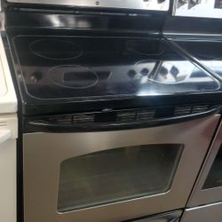 Electric Stove GE Works Good 