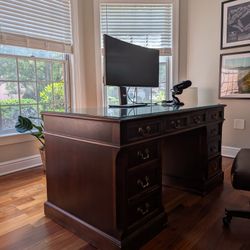 [MUST GO] Brown Wood Executive Desk